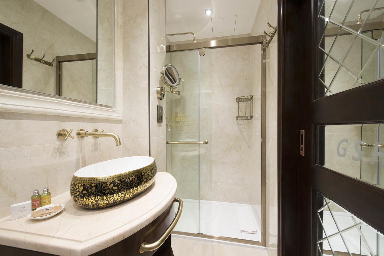 The George Street Hotel Oxford Exterior foto A shower enclosure